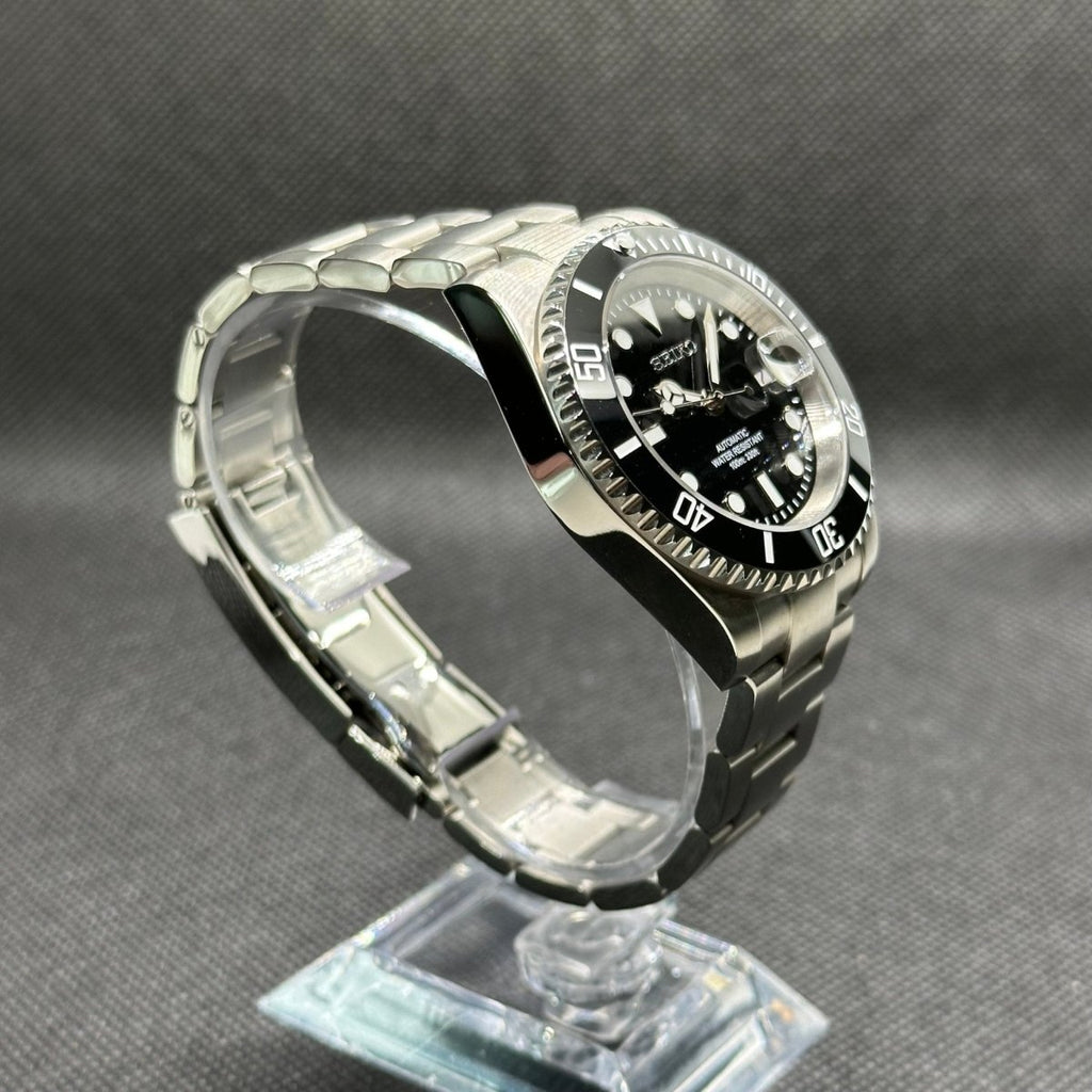 Submariner Mod "Date" Dive Watch (Metallic Logo) - Somerville Watch Co.